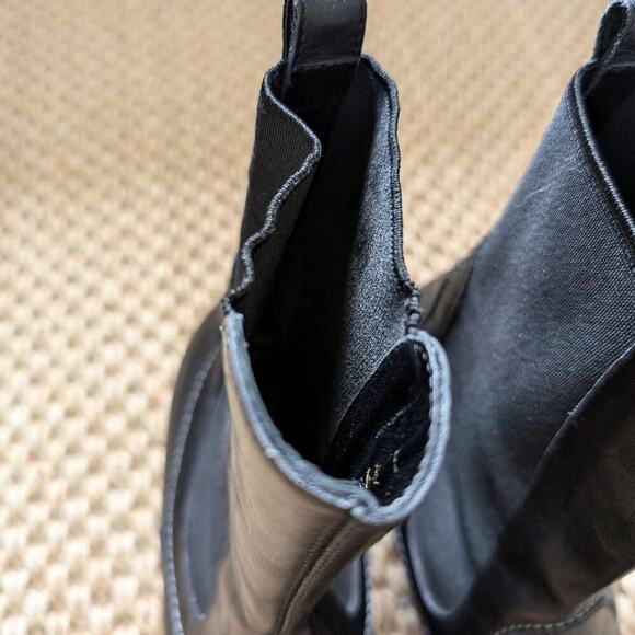 SALVATORE FERRAGAMO Ankle Boots, Black Leather, Low Heel, size 6.5 - Picture 3 of 10